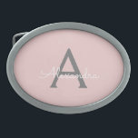 Blush Pink Grau Modernes Script Girly Monogram Nam Ovale Gürtelschnalle<br><div class="desc">Blush Pink und Gray Simple Script Monogram Name Gürtelschnalle. Das macht den perfekten Abschluss,  süß 16 16.,  18.,  21.,  30.,  40.,  50.,  60.,  70.,  80.,  90.,  100. Geburtstag,  Hochzeit,  Brautparty,  Jubiläum,  Babydusche oder Junggeselinnen-Abschied Geschenk für jemanden,  der Luxus und Chic Stil Lieben glänze.</div>