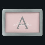 Blush Pink Grau Modernes Script Girly Monogram Nam Rechteckige Gürtelschnalle<br><div class="desc">Blush Pink und Gray Simple Script Monogram Name Gürtelschnalle. Das macht den perfekten Abschluss,  süß 16 16.,  18.,  21.,  30.,  40.,  50.,  60.,  70.,  80.,  90.,  100. Geburtstag,  Hochzeit,  Brautparty,  Jubiläum,  Babydusche oder Junggeselinnen-Abschied Geschenk für jemanden,  der Luxus und Chic Stil Lieben glänze.</div>
