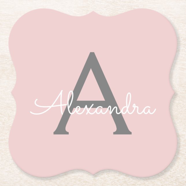 Blush Pink Grau Modernes Script Girly Monogram Nam Untersetzer (Vorderseite)