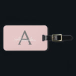 Blush Pink Gray Girly Script Monogram Name Modern Gepäckanhänger<br><div class="desc">Blush Pink und Gray Monogram Fügen Sie Ihre eigene Name Script Gepäcktasche Tag Die Tasche Tag macht den perfekten süßen 16 Geburtstag,  Hochzeit,  Brautparty,  Babydusche oder Junggeselinnen-Abschied Geschenk für jemanden,  der ihr Zimmer im Stil dekoriert.</div>
