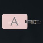 Blush Pink Gray Girly Script Monogram Name Modern Gepäckanhänger<br><div class="desc">Blush Pink und Gray Monogram Fügen Sie Ihre eigene Name Script Gepäcktasche Tag Die Tasche Tag macht den perfekten süßen 16 Geburtstag,  Hochzeit,  Brautparty,  Babydusche oder Junggeselinnen-Abschied Geschenk für jemanden,  der ihr Zimmer im Stil dekoriert.</div>