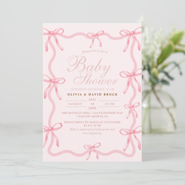 Blush Pink Little Bow Pastel Girl Baby Shower Einladung (Stehend Vorderseite)