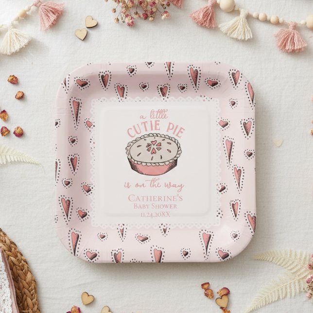 Blush Pink Little Süsse Pie Fall Baby Dusche Pappteller (Cute Thanksgiving Baby shower  A Little Cutie Pie Pink Square Paper Plates with Autumn Pie & Hearts)