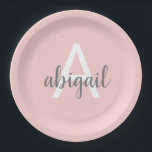 Blush Pink Modern Grau Niedliches Monogramm Pappteller<br><div class="desc">mit Monogramm Skriptname und erstklassige,  moderne und elegante niedliche Girly Blush Pink and Gray (Gray) Add Your Name Party Plate sind personalisiert und perfekt für Sweet 16,  1.,  21.,  30.,  40.,  50.,  60.,  70.,  Geburtstagsparty,  Weddings,  Abschluss,  Quinceanera,  Brautparty,  Junggeselinnen-Abschied,  Anniente,  Jubiläum oder Babydusche.</div>