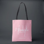 Blush Pink Modernes Drehbuch Personalisierte Bride<br><div class="desc">Fügen Sie Ihrer Hochzeit eine persönliche Touch mit personalisierten Brautmeistern Geschenktüte hinzu. Diese Tasche ist mit dem personalisierten Namen der Brautjungfrau in der modernen Schrift-Schriftart-Stil und Monogramm in hellrosa modernen Drehbuch-Schriftart-Stil als Hintergrund mit Titel und Hochzeitdatum in weiß modernen sans serif Schriftart Stil auf rot rosa Hintergrund. Auch perfekt für...</div>