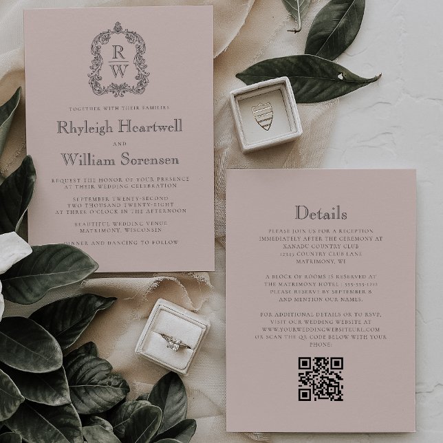 Blush Pink Monogram Crest QR Code Wedding Einladung (Von Creator hochgeladen)
