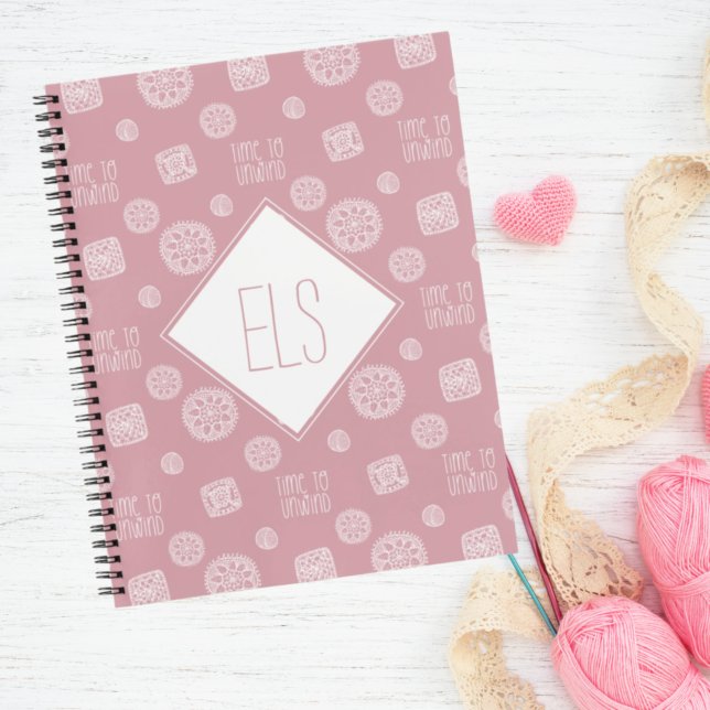 Blush Pink Monogram Time to Unwind Crochet Notizbuch (Von Creator hochgeladen)