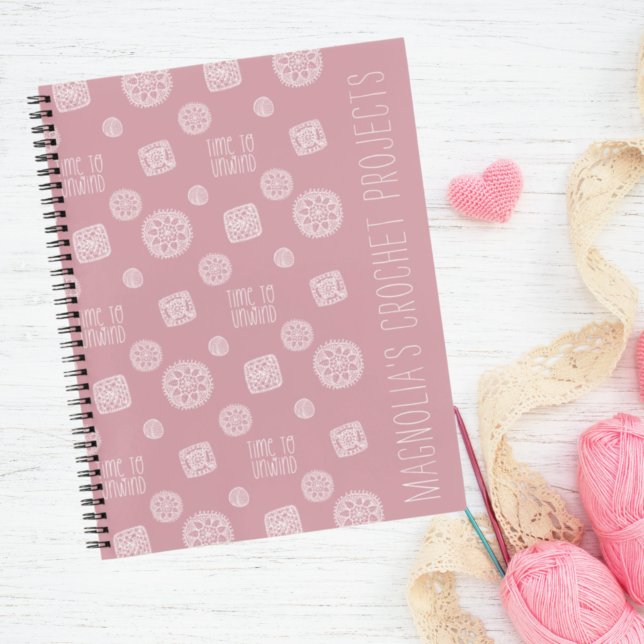 Blush Pink Monogram Time to Unwind Crochet Notizbuch (Von Creator hochgeladen)