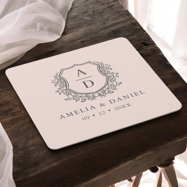 Blush Pink Monogram Wedding Floral Wappen Elegant Rechteckiger Pappuntersetzer (Von Creator hochgeladen)