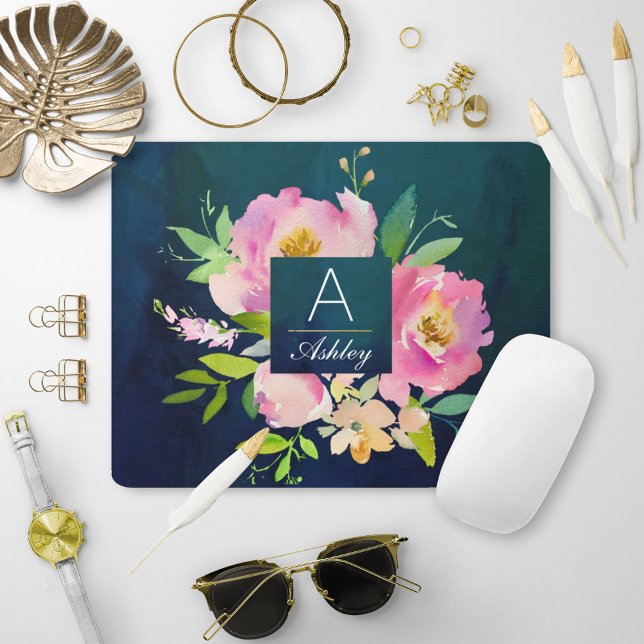 BLUSH PINK & NAVY Floral Bouquet Monogramm Mousepad (Von Creator hochgeladen)
