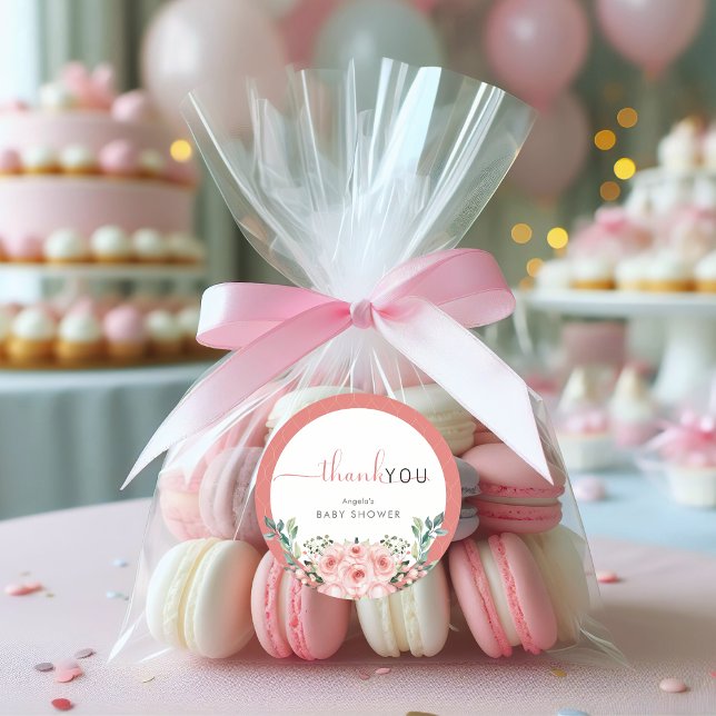 Blush Pink Rose Baby in Blütendusche Runder Aufkleber (Von Creator hochgeladen)