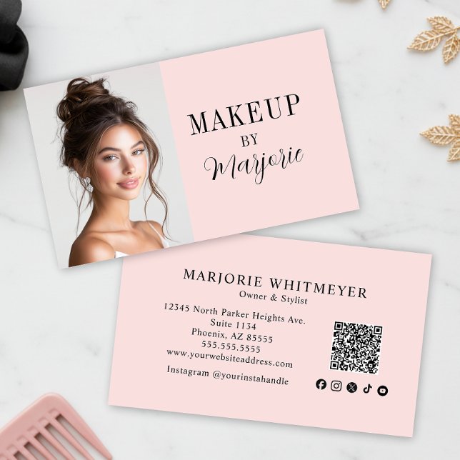 Blush Pink Schriftzug Social Icon QR Code Foto Mak Visitenkarte (modern black blush pink script photo makeup business card with modern typography qr code and social )