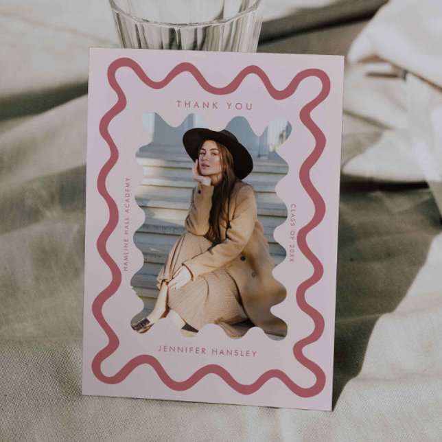 Blush Pink Squiggg Wavy Line Abschluss Vielen Dank Ankündigung (Von Creator hochgeladen)