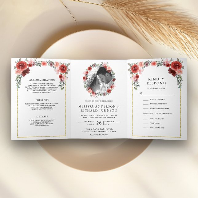 Blush Pink und Burgund Bloral Alles in einer Hochz Dreifach Gefaltete Einladung (Von Creator hochgeladen)