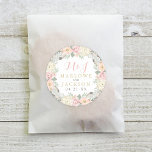 Blush Pink und Gold Floral Boho Wedgram Runder Aufkleber<br><div class="desc">Der Aufkleber im Boho-Stil enthält ein individuelles Monogramm,  das personalisiert und gerahmt sein kann mit einem runden Kranz aus romantischen Blume,  botanischen Blätter und rustikalen Vogelfedern-Akzenten. Die sanften Farbtöne sind in Rosa,  Pfirsich,  Creme,  Grün,  Grau und Gold gehalten. Ideal für einen Frühlings- oder Sommeraufenthalt.</div>