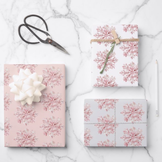 Blush Pink White Snowflakes Christmas Geschenkpapier Set (Vorderseite)