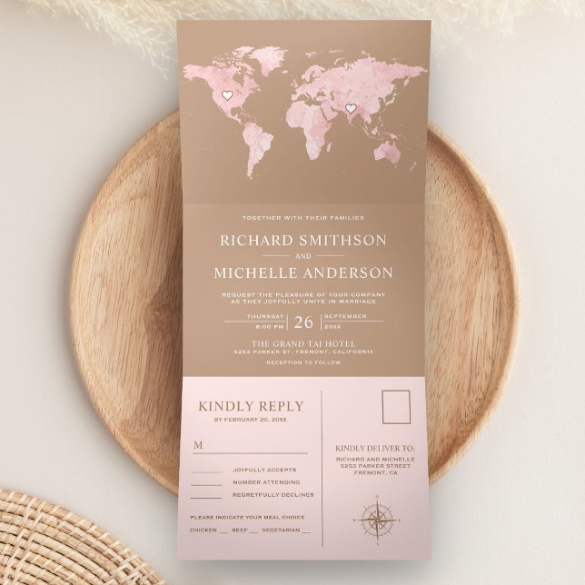 Blush Pink World Map Beige Tan All in One Wedding Dreifach Gefaltete Einladung (Von Creator hochgeladen)