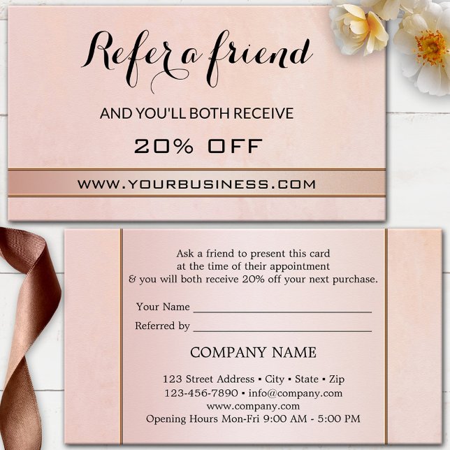 Blush Rose Gold Empfehlungs-Visitenkarte Empfehlungskarte (Elegant referral business card featuring a blush pink and rose gold artistic design)