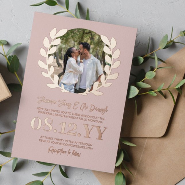 Blush Rose Gold Laurel Wreath Typografy Foto Folieneinladung (Von Creator hochgeladen)