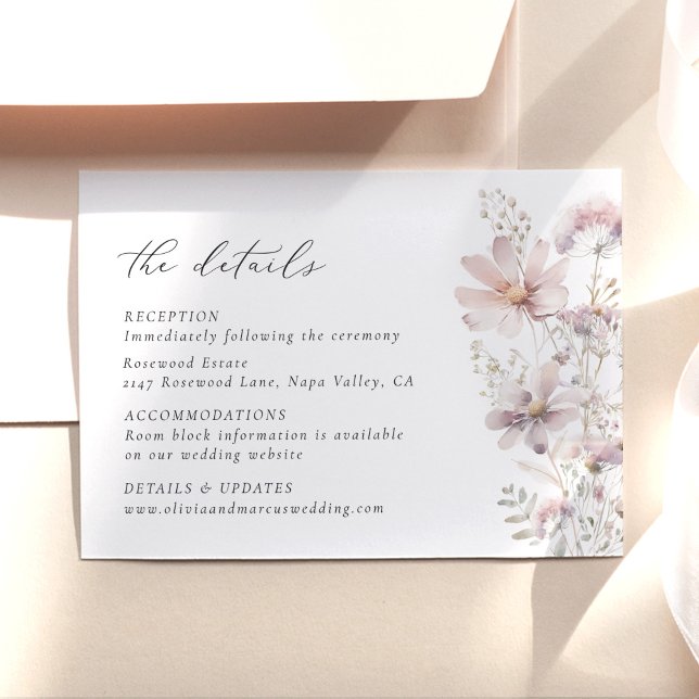 Blush Wildflower Floral Wedding Details Begleitkarte (Blush wildflower wedding details card with elegant serif type and soft floral design)