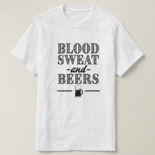 Blut das Shirt der geschwitzt und der Biere