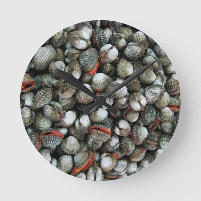 Blut-Herzmuschel-Muscheln Runde Wanduhr (Vorderseite)