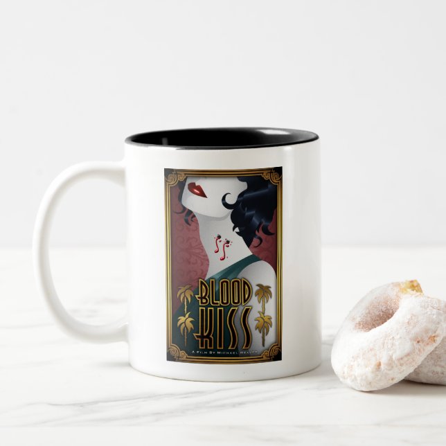 Blut-Kuss-Kaffee-Tasse mit den zwei Filmplakaten Zweifarbige Tasse (Mit Donut)