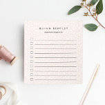 Blüte | Pastell Leopard Print Personalisiert Notizblock<br><div class="desc">Ein personalisiertes Notizblock mit Leopardenprint in gedämpftem Pastellrot in Rosa und Weiß. Personalisieren Sie sich mit einem Namen und einer zusätzlichen Textzeile (mit "Wichtigen Dingen zu tun" gezeigt) in der modernen schwarzen Schrift. Dieses Notizblock mit einer ausgekleideten Checkliste in einem subtilen, tausendjährigen rosa Tiermuster macht es einfach, die wichtigen Aufgaben...</div>
