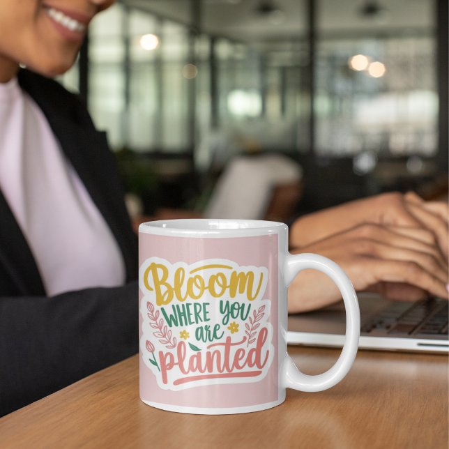 Blüte, wo man Tasse pflanzt (Encourage yourself or others with this, "Bloom where you are planted" mug! )