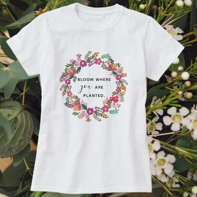 Blüte, wo Sie im Herbst Blumenreath gepflanzt werd T-Shirt (Von Creator hochgeladen)