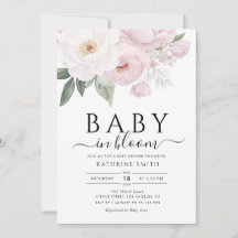 Blütenbaby in rosa Blütendusche