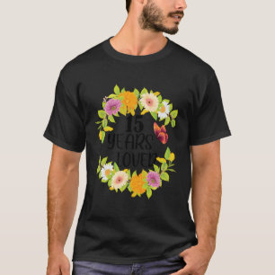Blütenblume mit Schmetterling, 15 Jahre alt T-Shirt