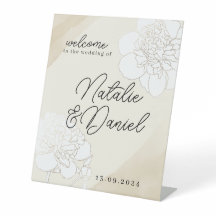 Blütenblüten auf weißen Peonies