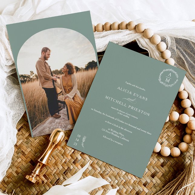 Blütengrün-Monogramm-Hochzeitsbogen Einladung (Von Creator hochgeladen)