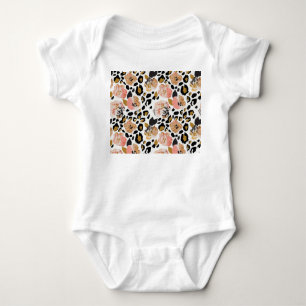 Blütenmuster, tierisches Druck, nahtloses Muster. Baby Strampler