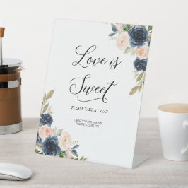 Blütenrosa Liebe ist süß Sockelschild