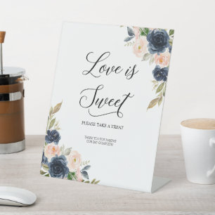 Blütenrosa Liebe ist süß Sockelschild