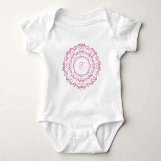 Blütenrosa Mandala. Name. Baby Strampler (Vorderseite)