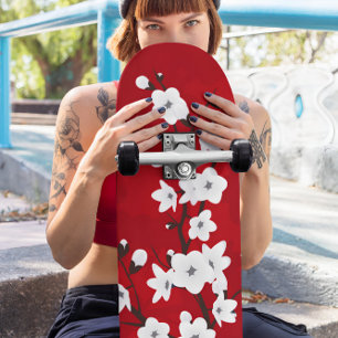 Blütenrot und Weiß-Kirschblütenblüte Skateboard