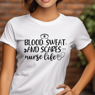 Blütenschweiß und Scares Nurse Life Halloween Tri-Blend Shirt