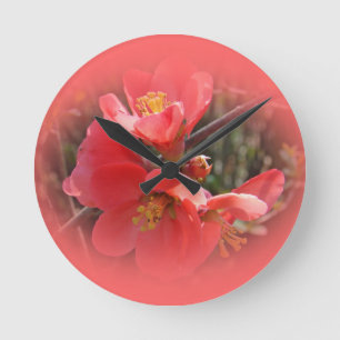 Blütenstille Runde Wanduhr