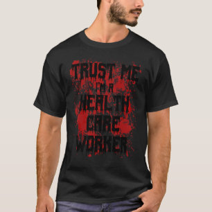 Blutig Vertrau mir, ich bin ein Gesundheitsarbeite T-Shirt