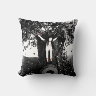 Bluttee und Puppenkissen mit rotem String Kissen