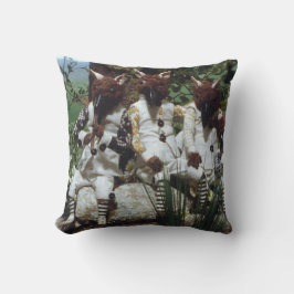 Bluttee und roter String Oak Dweller Kissen