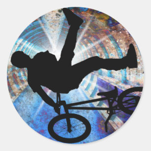 BMX in einem Schmutz-Tunnel Runder Aufkleber