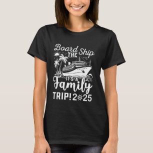 Board the Ship Es ist eine Familienreise 2025 Grou T-Shirt