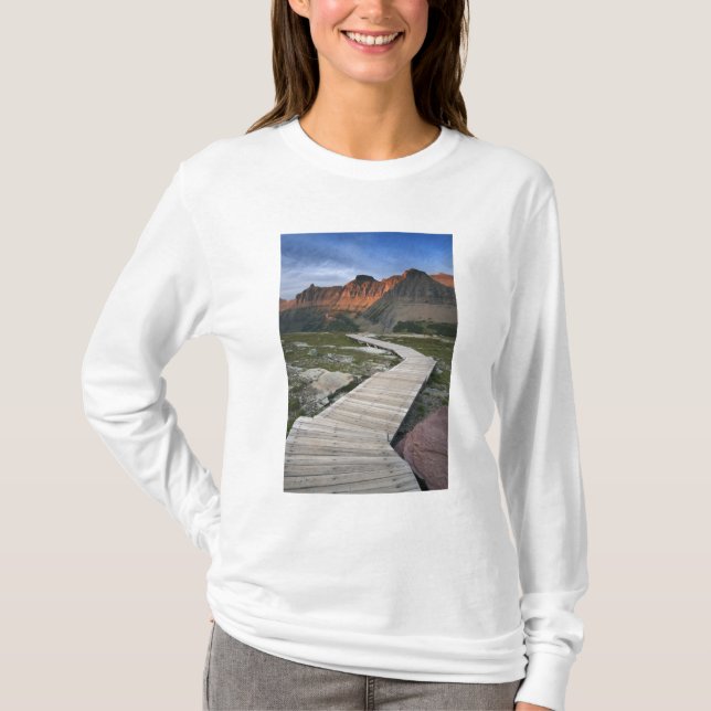 Boardwalk: Waterton Glacier International T-Shirt (Vorderseite)