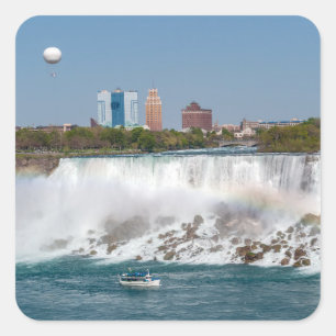 Boat and Balloon in American Niagara Falls Quadratischer Aufkleber