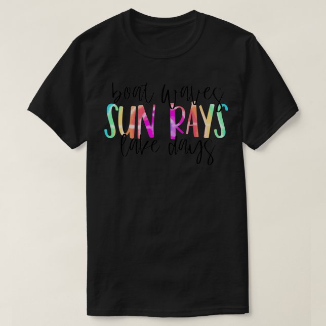 Boat Waves Sun Rays Lake Days Sommer Vibes Summly T-Shirt (Design vorne)