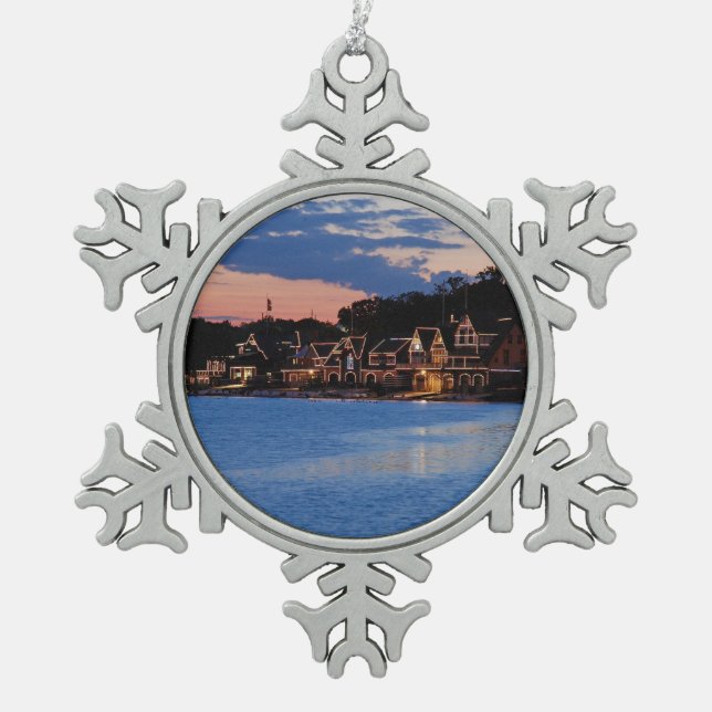 Boathouse Row dusk Schneeflocken Zinn-Ornament (Vorderseite)